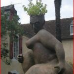 statue celebre
