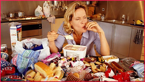 emotional-eating-woman