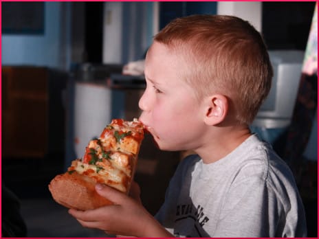 kid-eating-pizza