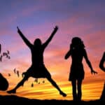 silhouettes-women-dancing