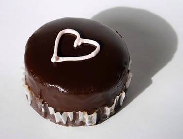 heart-chocolate-cupcake