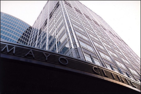 mayo-clinic-sign-outside